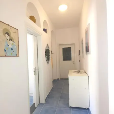 Central Apartment *